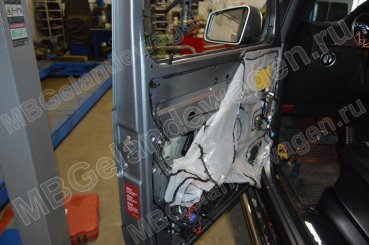 Оригинальные доводчики дверей на Мерседес Гелендваген