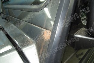 Ржавчина и коррозия рамки лобового стекла Гелендваген